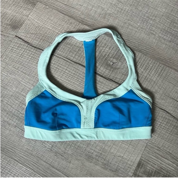 RARE LULULEMON Run: Sprint Bra Beach Blanket
Blue Aquamarine - Picture 7 of 14